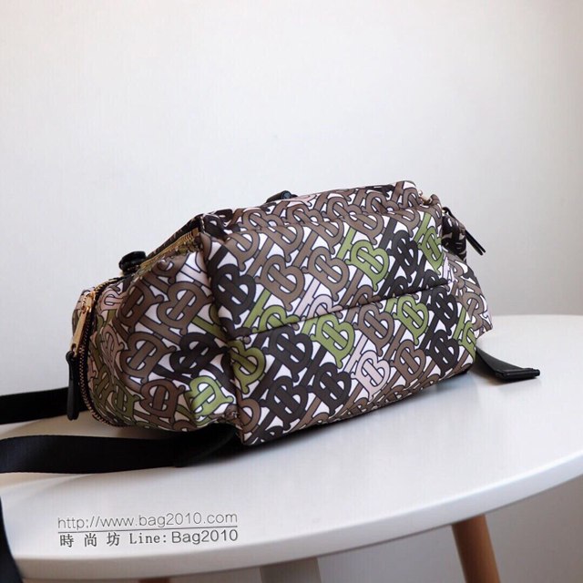 Burberry專櫃新款雙肩包 巴寶莉The Rucksack中號專屬標識印花尼龍軍旅背包  db1175